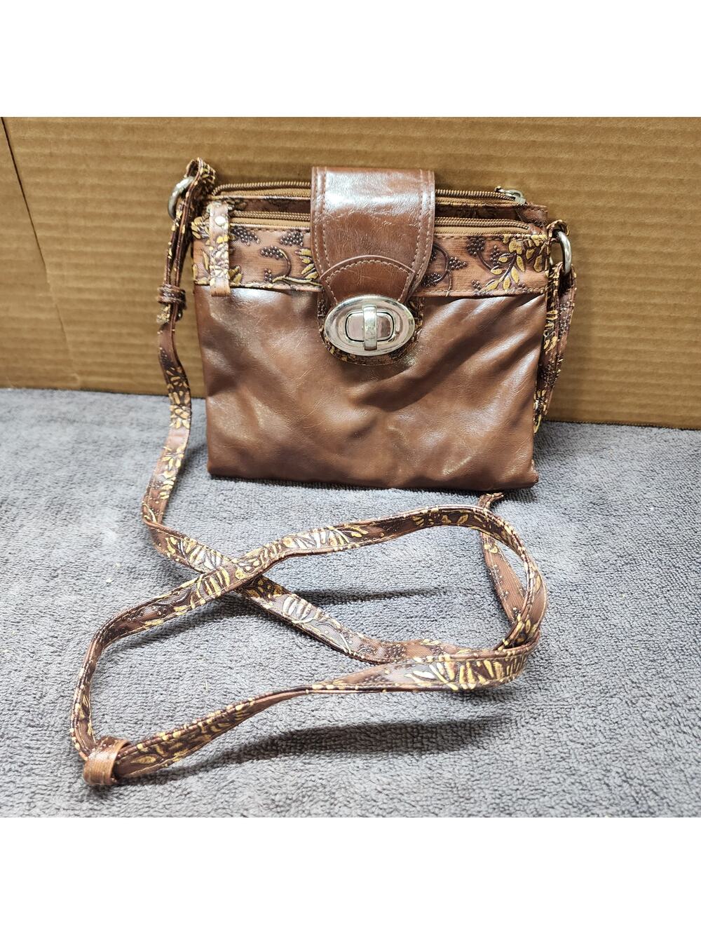 Brown crossbody purse tooled leather twist closure B35